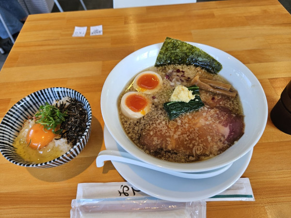 「背脂生姜特製芳醇煮干し醤油+TKG」@自家製ラーメン アイリーの写真