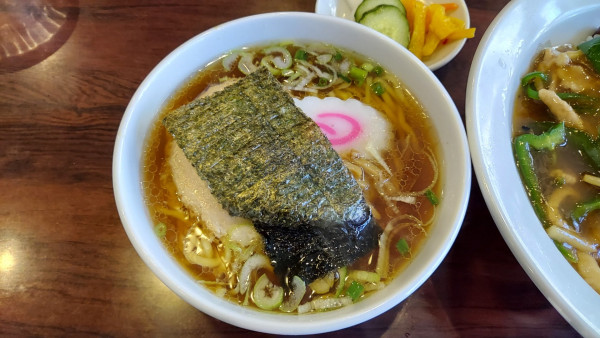 「ランチ：肉中華丼と半ラーメン 1000円」@再光軒 足立入谷店の写真