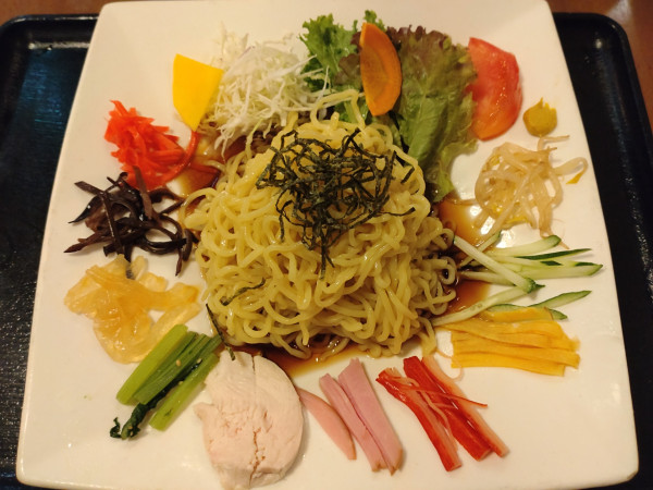 「冷やし中華　１２００円」@野菜ダイニング ほんのちょっとの写真