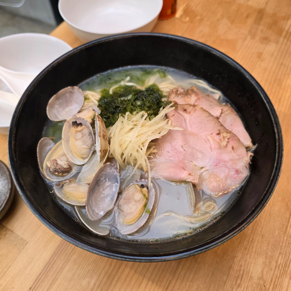 「【限定】鯛出汁あさりの塩ラーメン」@コバスタンド食堂の写真