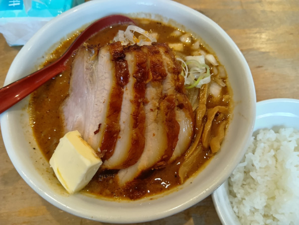 「辛味噌チャーシュー麺　バター　ライス」@萬馬軒 新宿西口店の写真