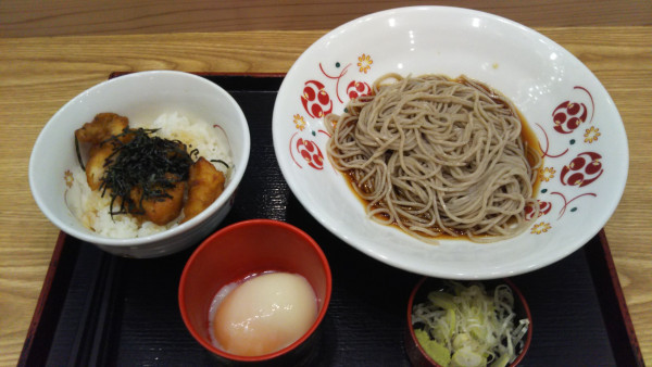 「【期間限定】ミニとり天丼セット」@いろり庵きらくそば エキュートエディション御茶ノ水の写真