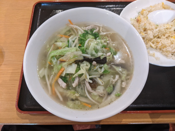 「タンメン半炒飯：1000円」@天香園の写真