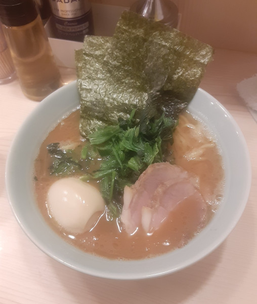 「らーめん並＋半熟味玉＋ほうれん草」@家系 武の極みの写真