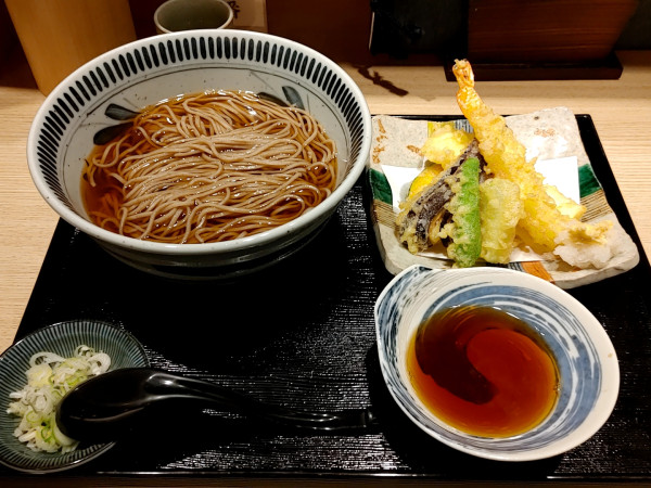 「天かけそば(1,600円)」@そば前 ちくまがわ 上田駅店の写真
