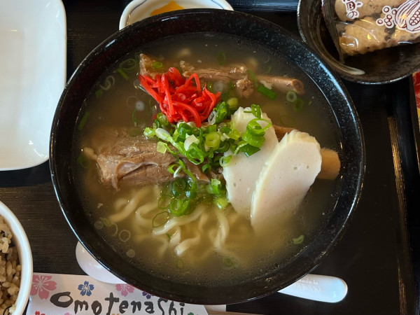 「ソーキそば定食 中」@ちゅら食堂の写真