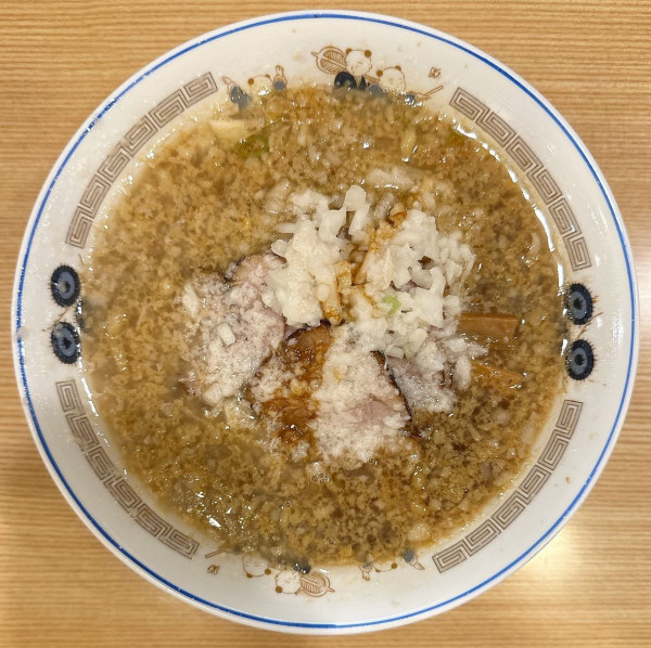 「背脂正油らーめん 太麺手揉み 中油」@麺処 そら亭2の写真