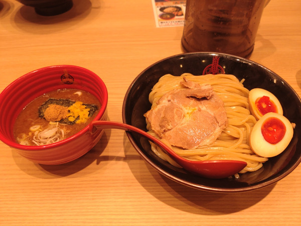 「濃厚つけ麺　熱盛　チャーシュー玉子」@三田製麺所 多摩ニュータウン店の写真