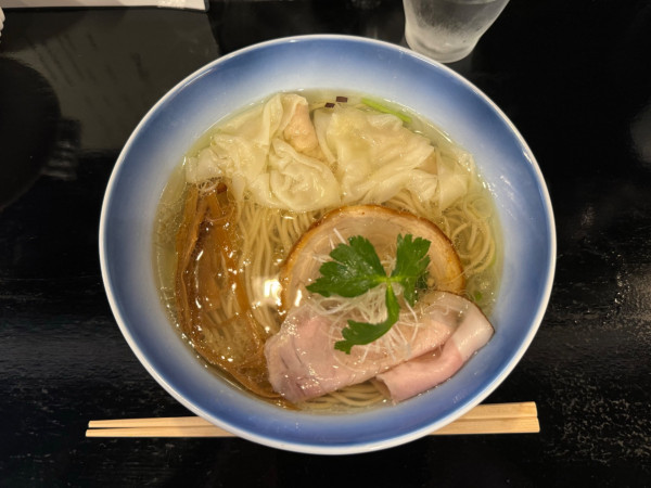 「わんたん塩らぁ麺」@らぁ麺 もち月の写真