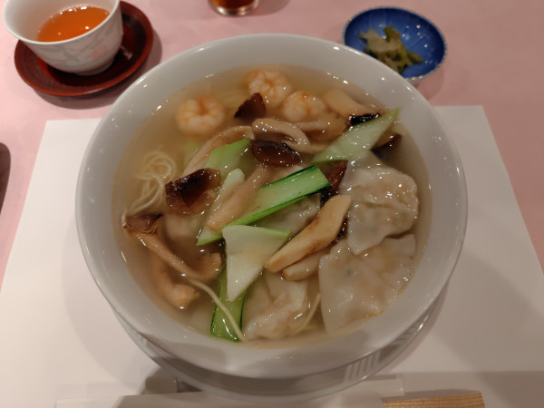 「小海老のワンタンスープそば（期間限定）1694円」@大観苑の写真