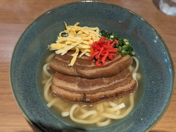「限定　沖縄そば風　ラフテーラフテー」@鶏Soba Toraやの写真
