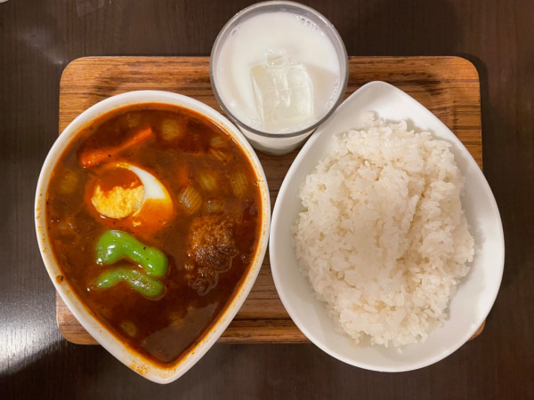 「黒毛和牛100%手造りハンバーグ」@スープカレー屋 鴻 神田駿河台店の写真