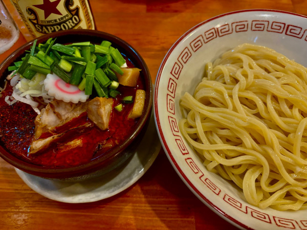「サッポロ赤星中瓶〜辛つけめんニラ」@泪橋 溝の口店の写真