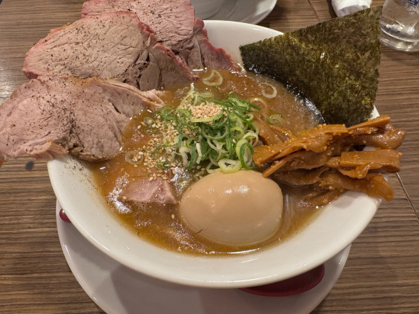 「えいちつー麺1300+魚変玉ハーフ250」@麺や えいちつーの写真