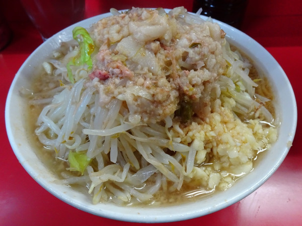 「ラーメン（700円）ヤサイニンニクアブラ」@ラーメン二郎 三田本店の写真