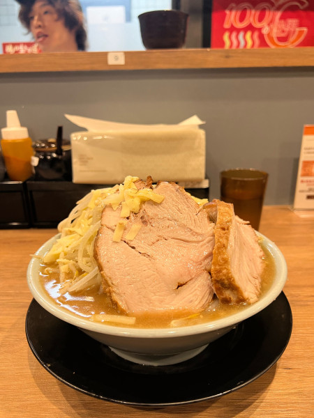 「豚ラーメン(¥1400)+チーズ(¥150)+豚増し(¥200)」@俺の生きる道 上野店の写真