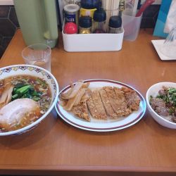 醬油ラーメンチャーシュー丼セット〜パイコートッピング