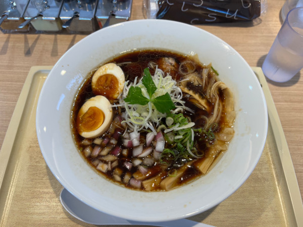 「超濃厚しょうゆ」@濃厚しょうゆラーメン 自家製麺 フラワーの写真