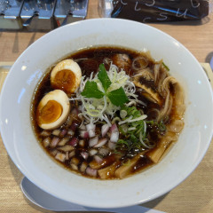 濃厚しょうゆラーメン 自家製麺 フラワーの画像