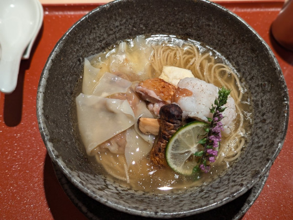 「土曜日夜営業限定　淡路鱧と松茸の黄金そば」@麦と麺助 新梅田中津店の写真