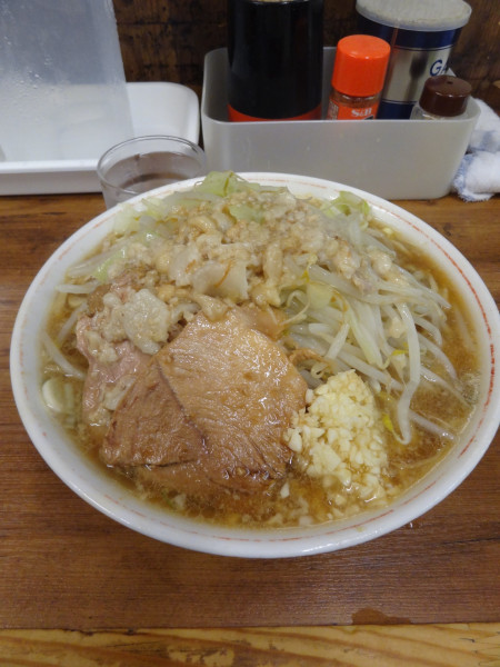 「小850円全部 ネギ100円」@ラーメン二郎 品川店の写真