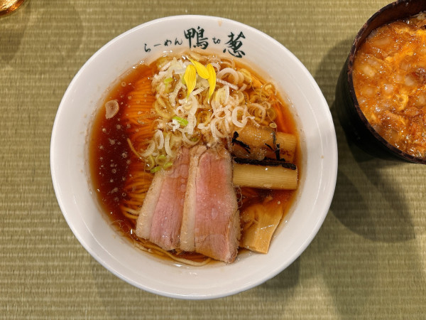 「鴨らーめん:980円、飲める親子丼:380円」@らーめん 鴨to葱 イイトルミネ新宿店の写真