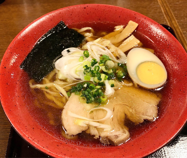 「醤油ラーメン790円　大盛り200円」@万葉倶楽部 横浜みなとみらい お食事処の写真
