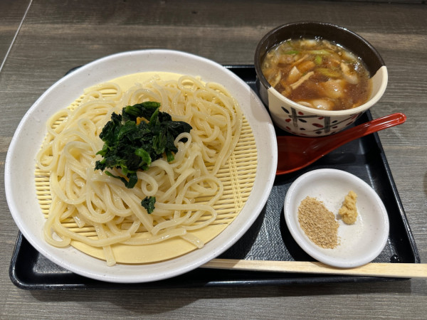 「上里肉汁うどん（並盛・275g）900円」@自家製生うどん 麦さと屋 上里SA(下り)店の写真