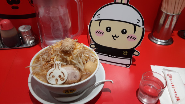 「ウサギ大　全増し　ニンニク」@ちいかわラーメン 豚 名古屋パルコの写真