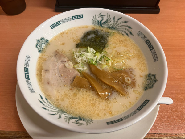 「とんこつラーメン　麺硬め　490円」@日高屋 浦和東口店の写真