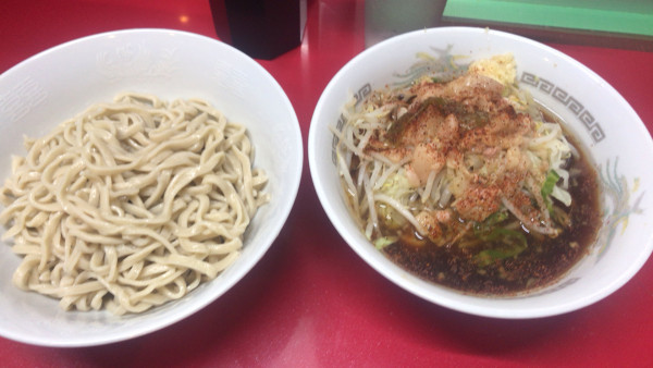 「小ラーメン豚2枚　つけ麺　1100円」@ラーメン二郎 越谷店の写真