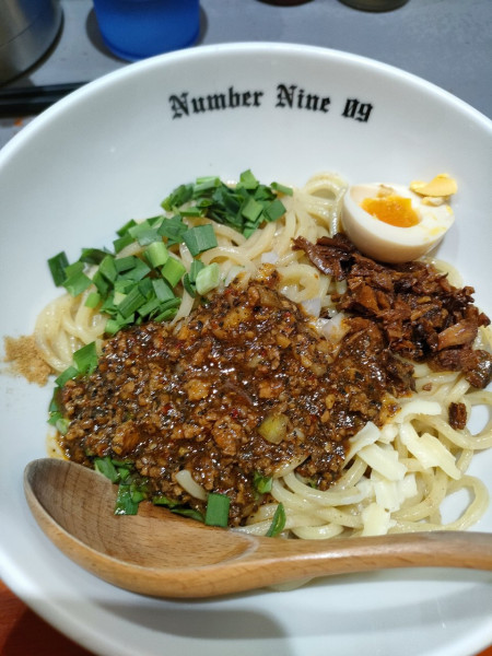 「まぜそばブラック」@麺Dining Number Nine 09の写真