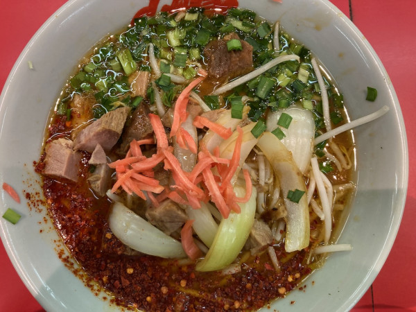 「【限定】旨辛とんこつラーメン+コロチャー」@ラーメン山岡家 日立東金沢店の写真