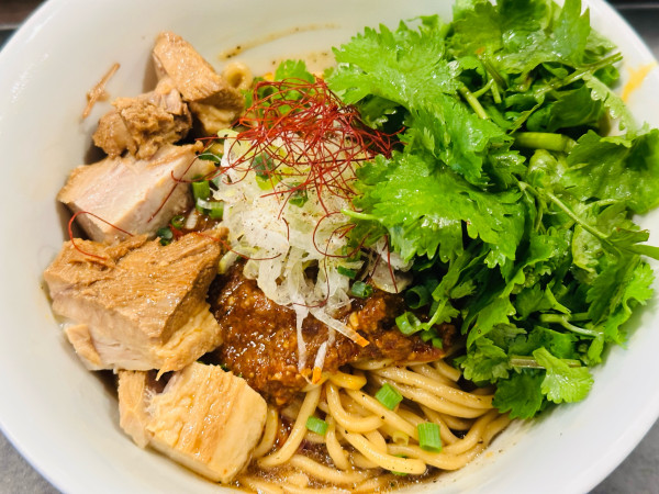 「麻婆まぜそば 1,100円 パクチー 250円」@らぁ麺 やまぐち 辣式の写真