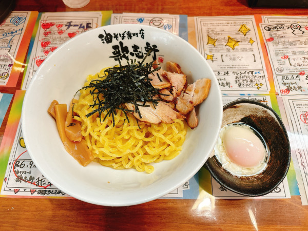 「油そば 大盛+半熟玉子」@油そば専門店 歌志軒 四日市駅前店の写真