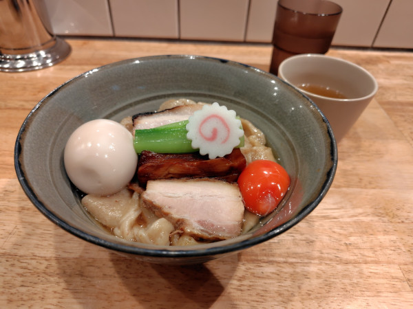 「油そば（味玉、出汁付き)¥1100」@だしと麺 遊泳の写真