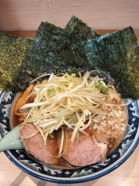 「魚介醤油ネギラーメン＋海苔増し＋半ﾗｲｽ100円」@らーめん 汐見軒の写真