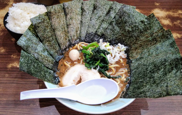 「のりスペシャルラーメン(麺硬め)+ライス」@横浜家系らーめん 魂心家 藤沢店の写真