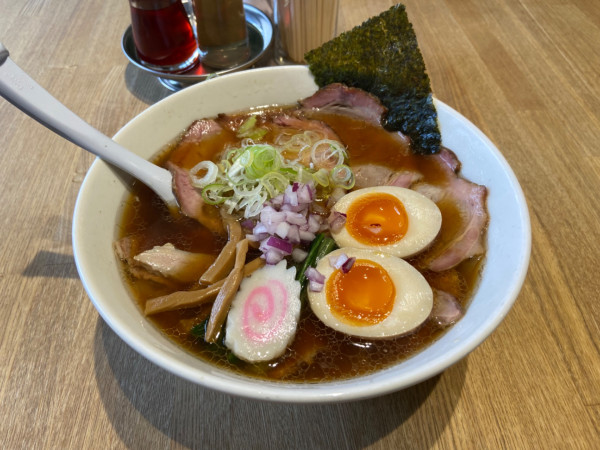 「チャーシューワンタン麺(1400円)」@あずま食堂の写真