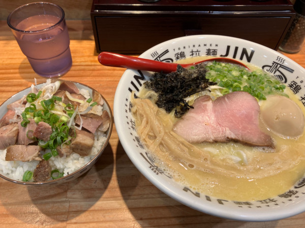 「味玉鶏白湯(950円)+チャーシューご飯(250円)」@鶏拉麺JINの写真