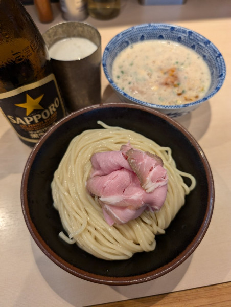 「うま辛つけ台湾＋黒ラベル中瓶＋肉ワンタン、海老ワンタン」@キング製麺の写真