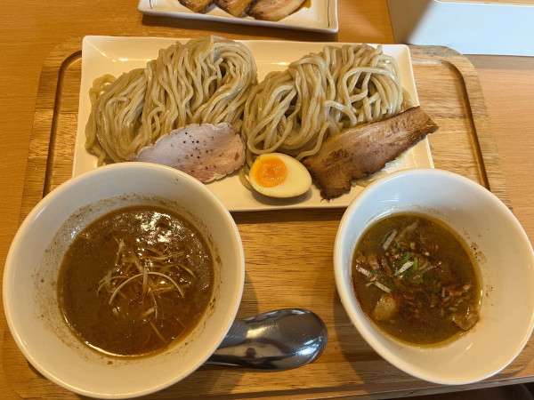 「2×2つけ麺大盛(豚肉汁醤油+濃厚担々)」@FREEATの写真