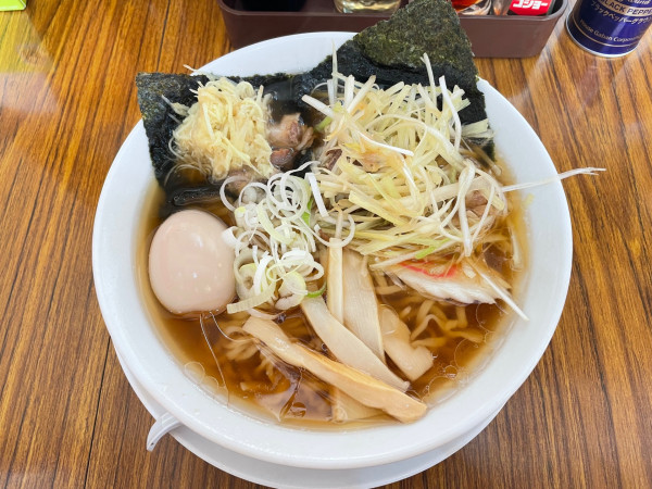 「しょうがラーメン＋味玉、白ねぎ」@中村屋 小山店の写真