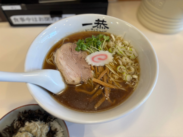 「煮干しラーメン」@にぼしラーメン一恭の写真