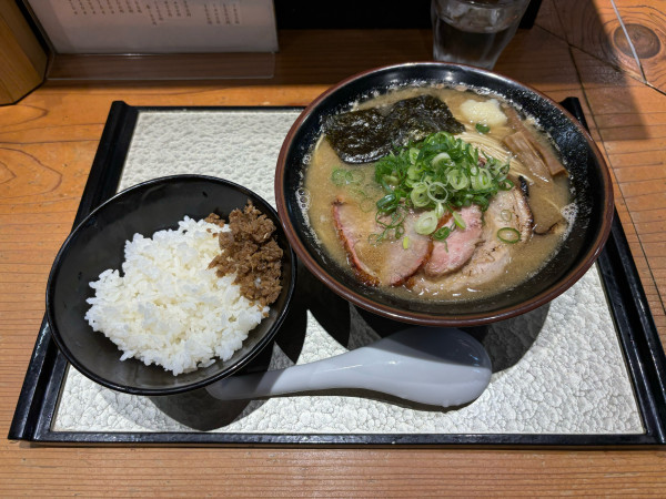 「国産チャーシュー中華蕎麦並（1400）何ライス（100）」@中華蕎麦 ひら井の写真