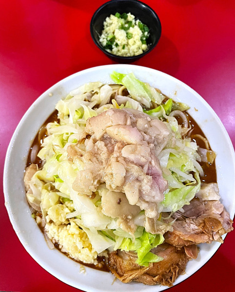 「小辛みそ麺少なめヤワメヤサイニンニクアブラ+ねぎ生姜」@ラーメン二郎 札幌店の写真