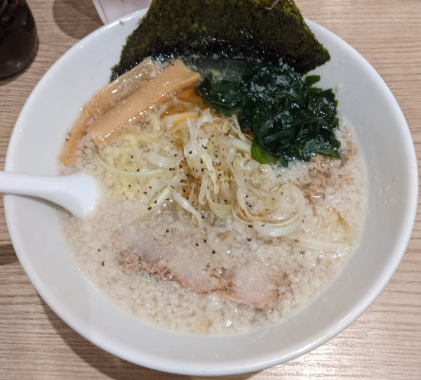 「コッテリの塩らー麺 880円」@コッテリの塩らー麺専門店 MANNISH 日暮里店の写真