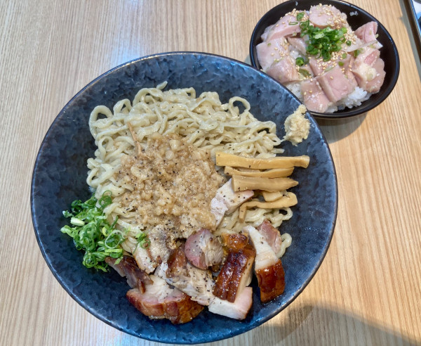 「背脂焼豚のまぜそば」@しおらーめん進化 2ndの写真