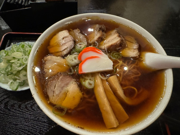 「チャーシュー麺（大盛り）ネギ増し」@大石家 伊那店の写真