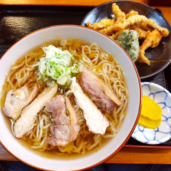 「冷たい肉そば 下足天付（￥1,000）」@そば処 多喜の写真